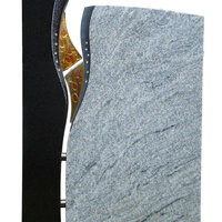 schwarz-bläulicher Grabstein